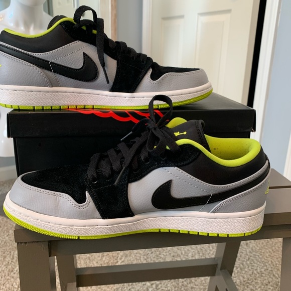 Air Jordan 1 Low - Picture 3 of 12